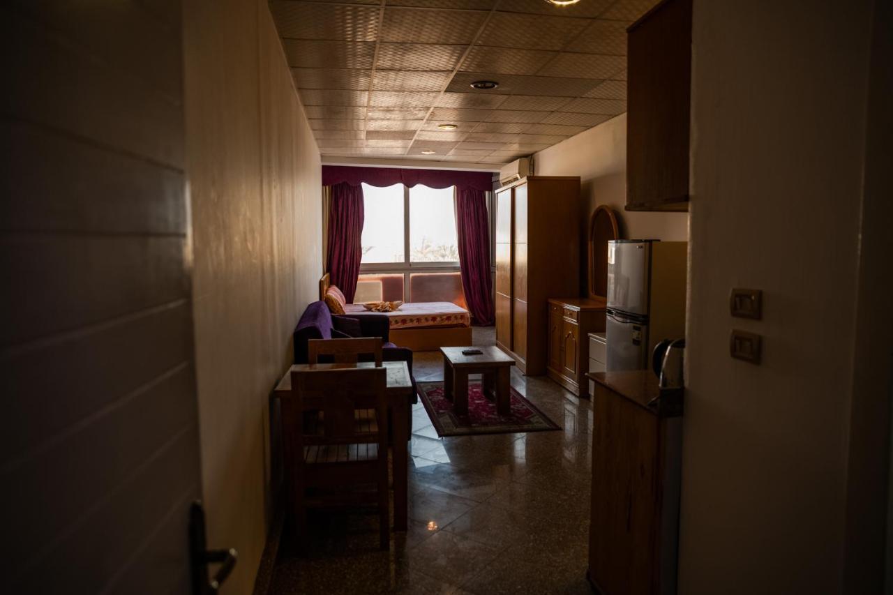 Station House Apartment *