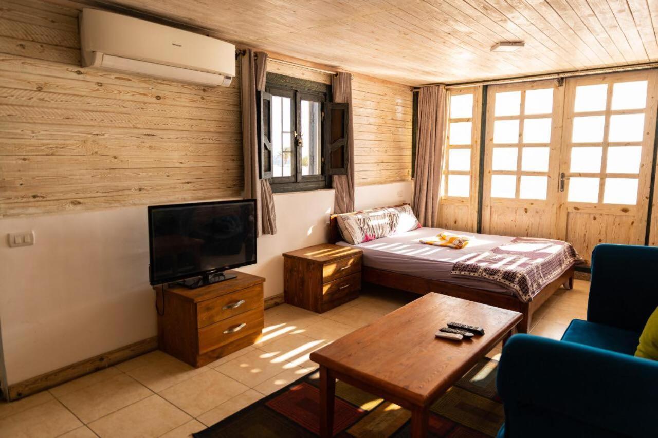 Station House Apartment *